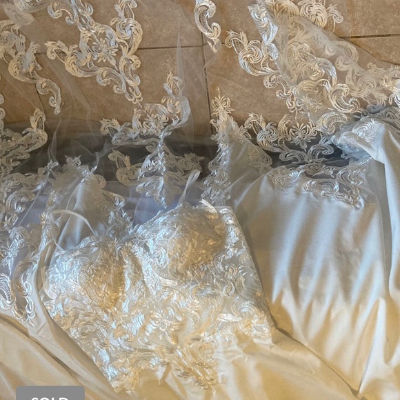 New Wedding Dress - Picture 4 of 4